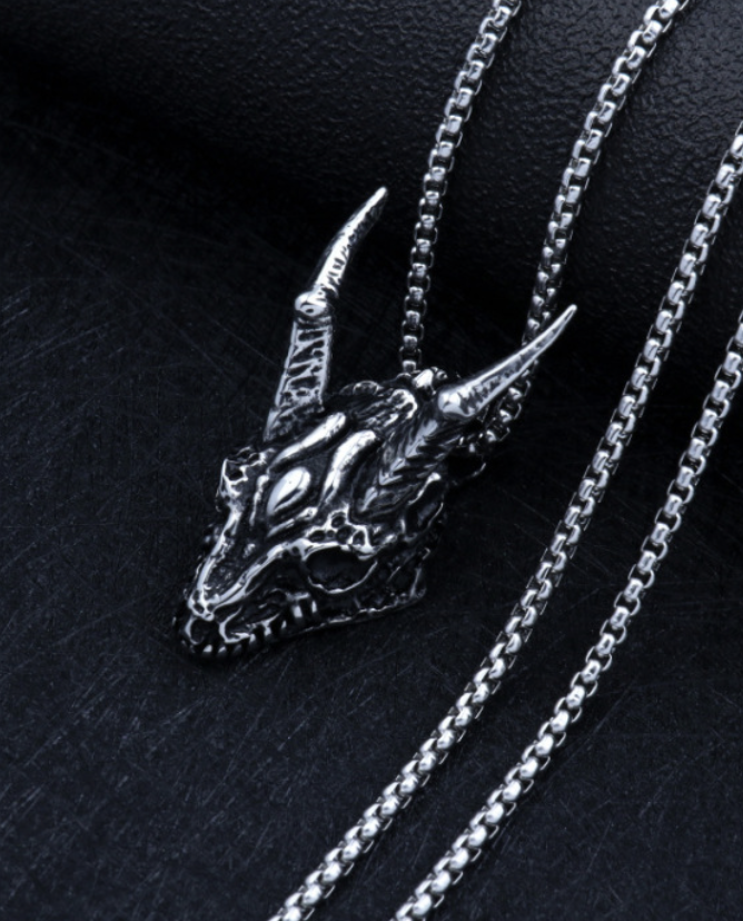 Collier pendentif long horn